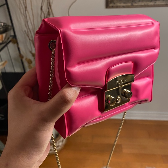 FURLA FUSCIA PUFFER CROSSBODY. Very BARBIECORE! - Picture 1 of 5